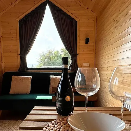 La Casa Errante 1 By Tiny Away Feriehus Castilenti